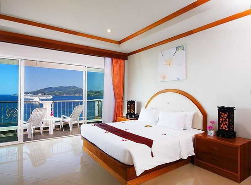 Blue Beach Club & Resort Patong Exterior photo