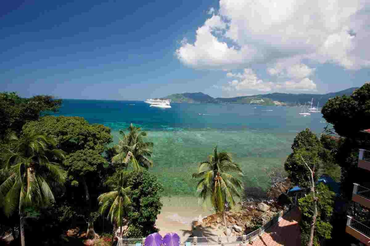 Blue Beach Club & Resort Patong Exterior photo